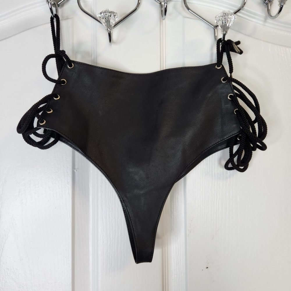 Elegant Moments Leather size S/M